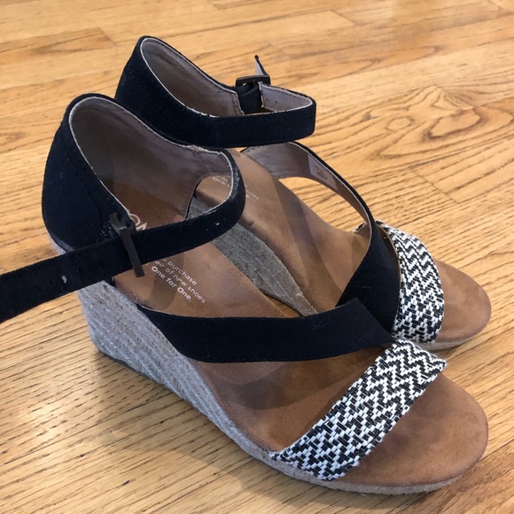 Toms Shoes - Toms size 6.5 wedge sandals Toms Shoes - Toms size 6.5 wedge sandals